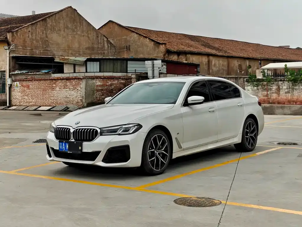 BMW 5 Series — фото 1