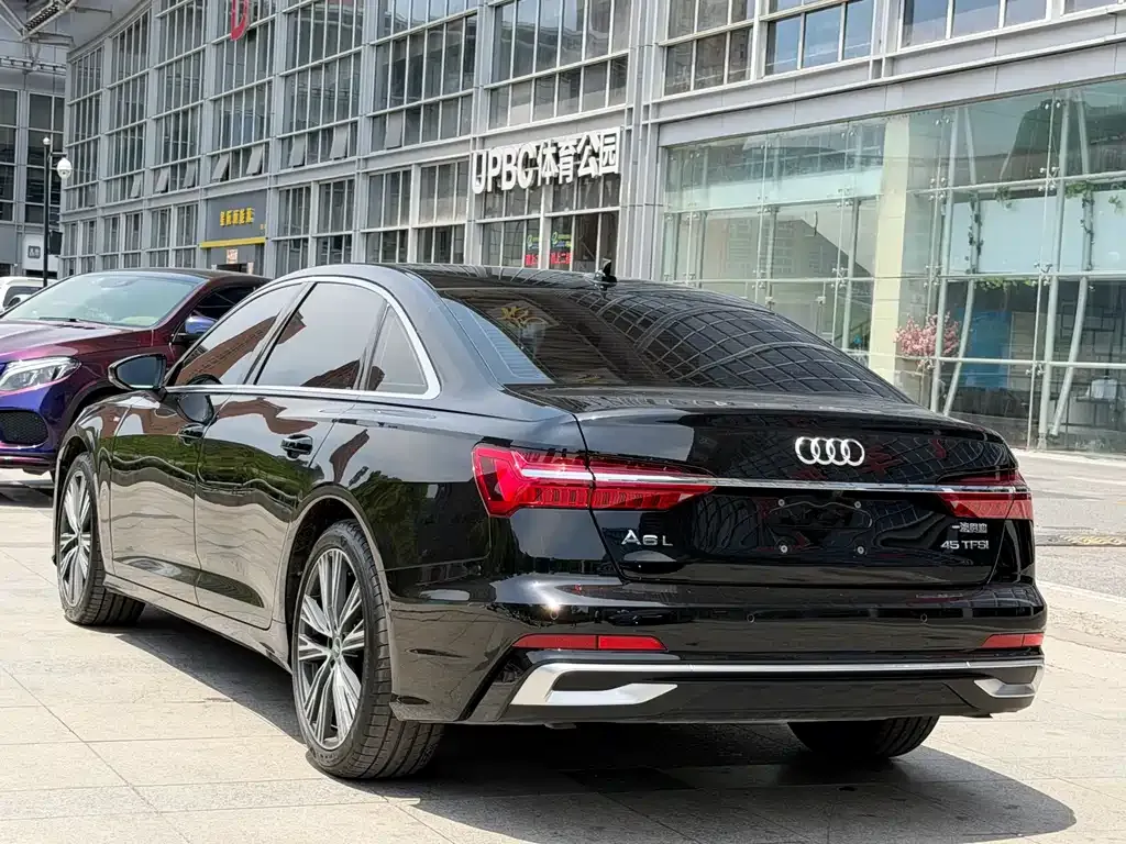 Audi A6L — фото 9