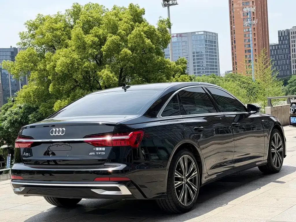 Audi A6L — фото 8