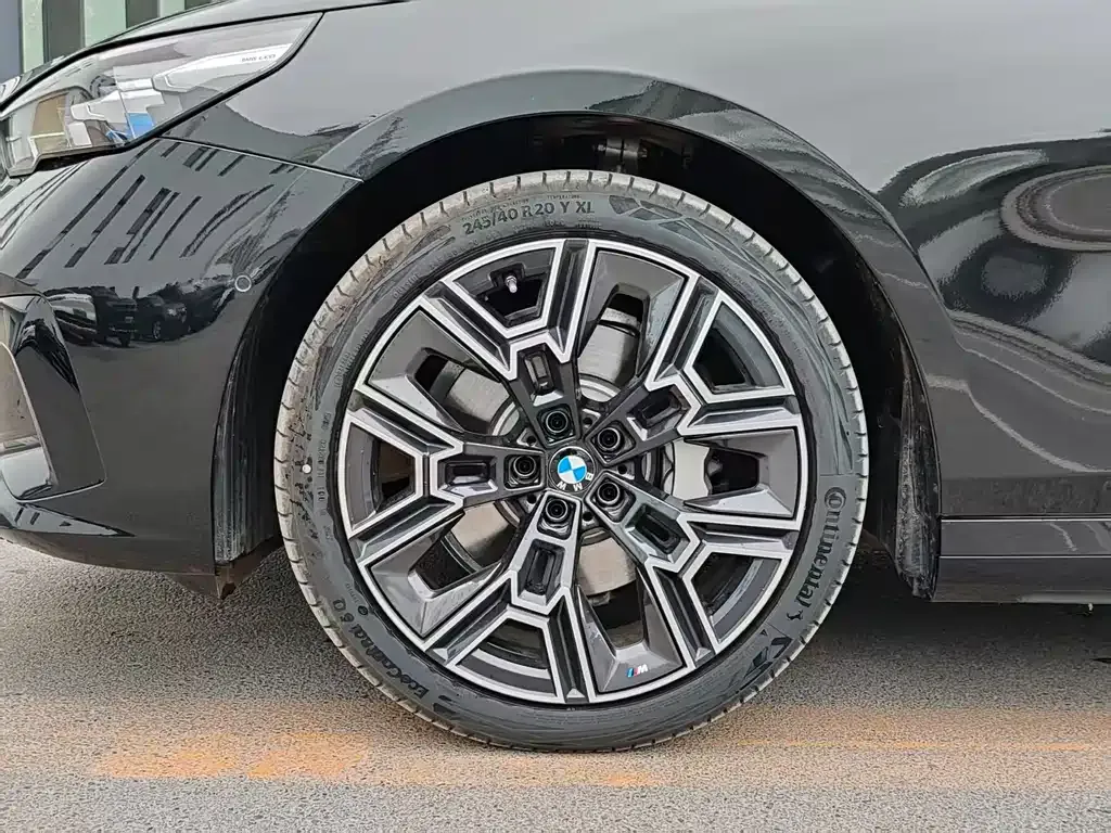 BMW 5 Series — фото 10