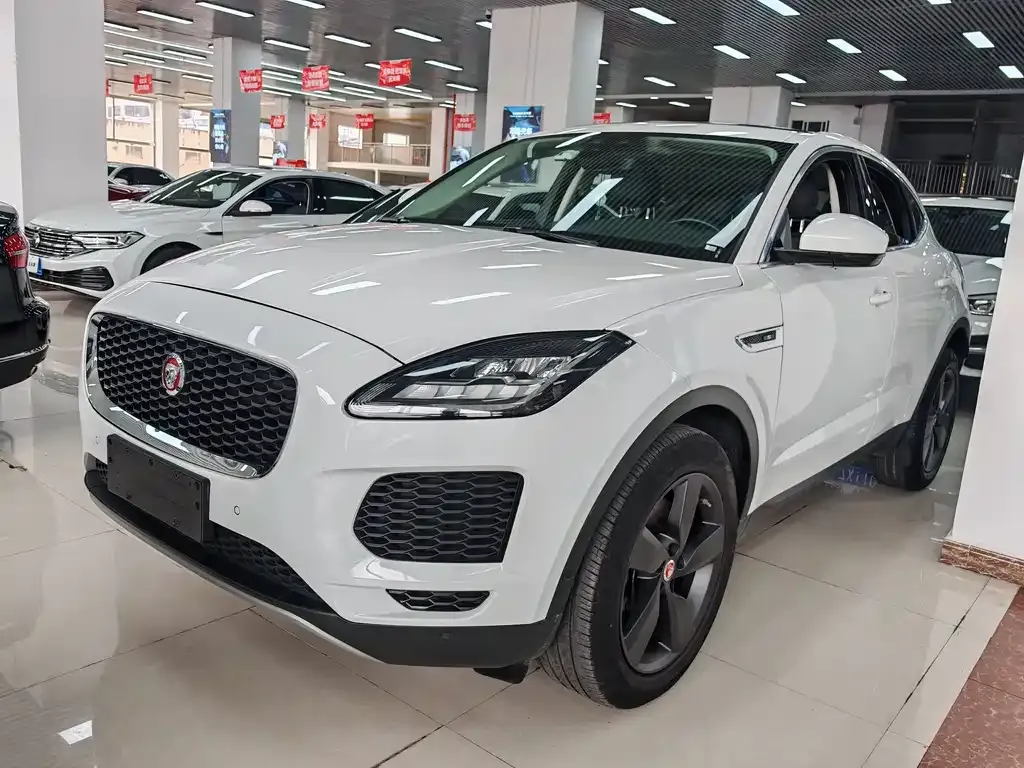 Jaguar E-PACE — фото 1