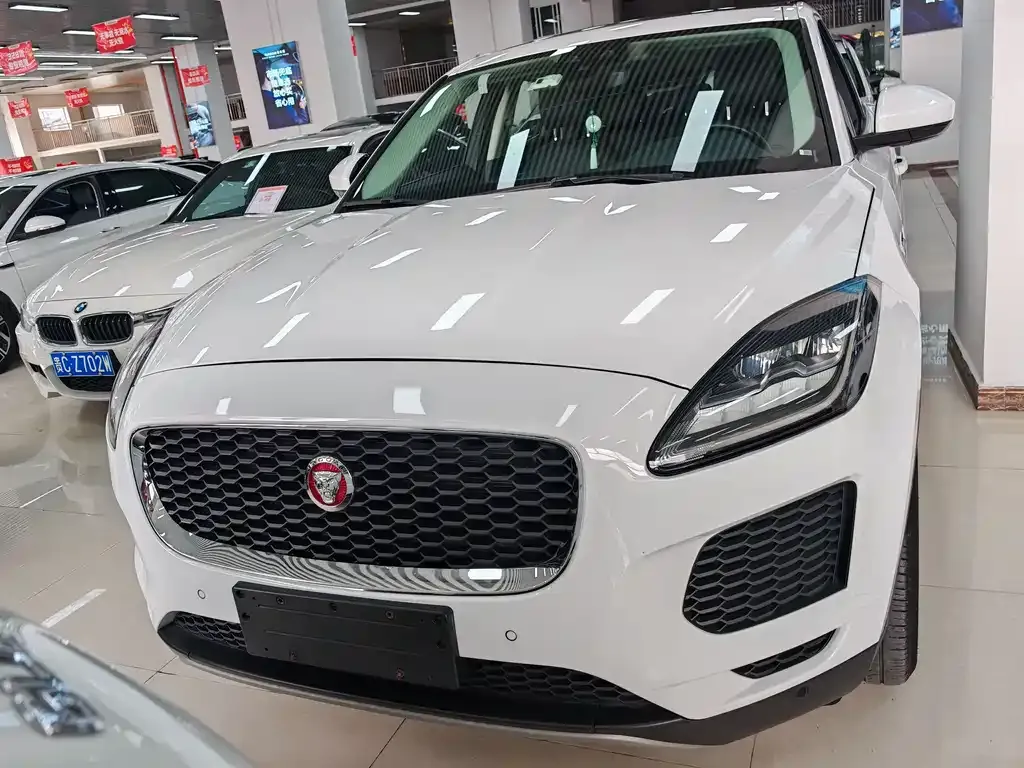 Jaguar E-PACE — фото 7