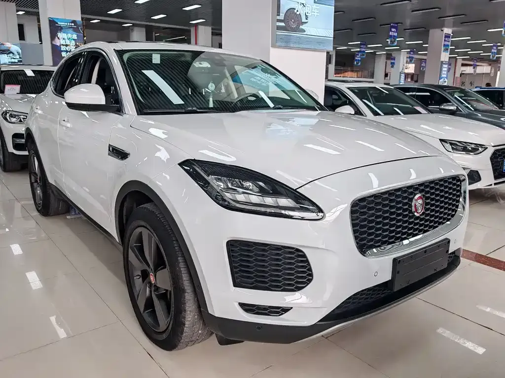 Jaguar E-PACE — фото 6