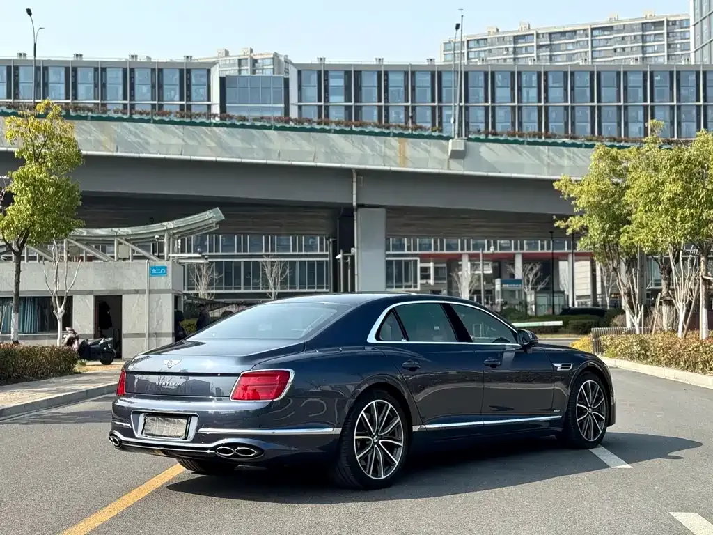 Bentley Flying Spur PHEV 2022 из CN, фото 7