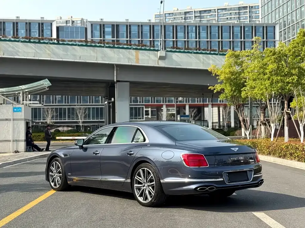 Bentley Flying Spur PHEV 2022 из CN, фото 6