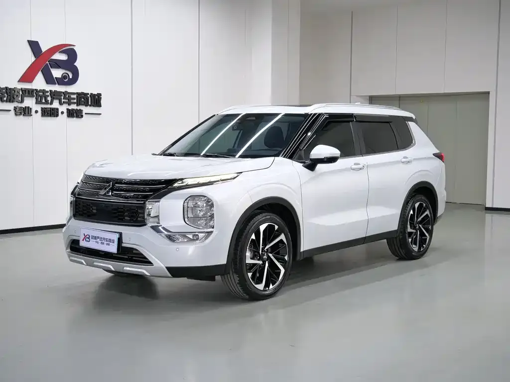 Mitsubishi Outlander — фото 1