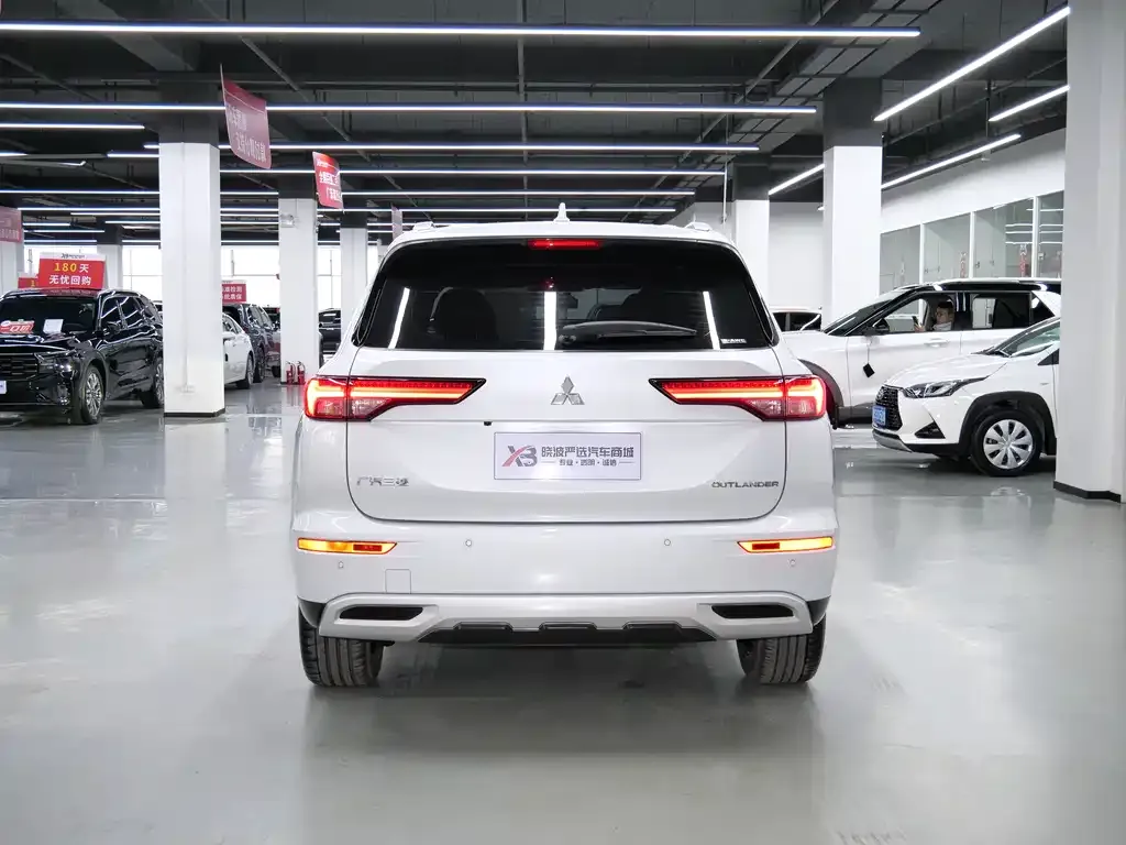 Mitsubishi Outlander — фото 10