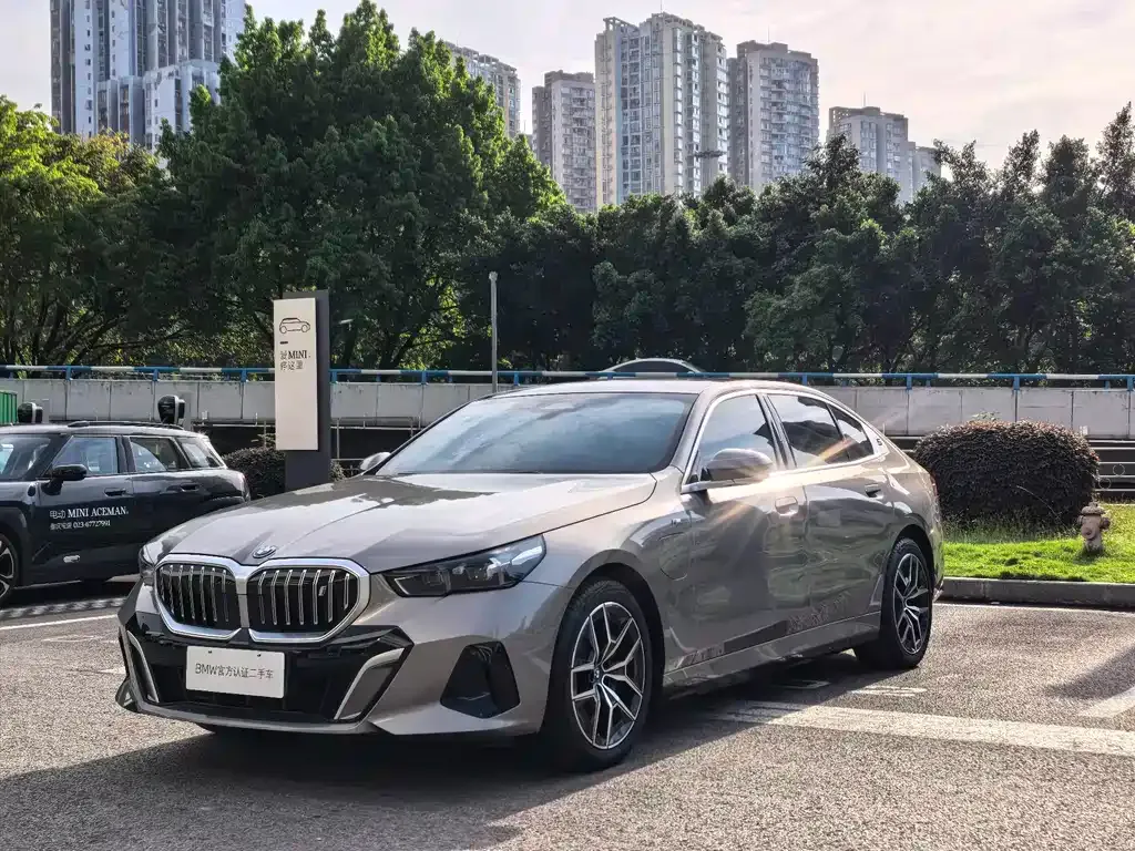 BMW i5