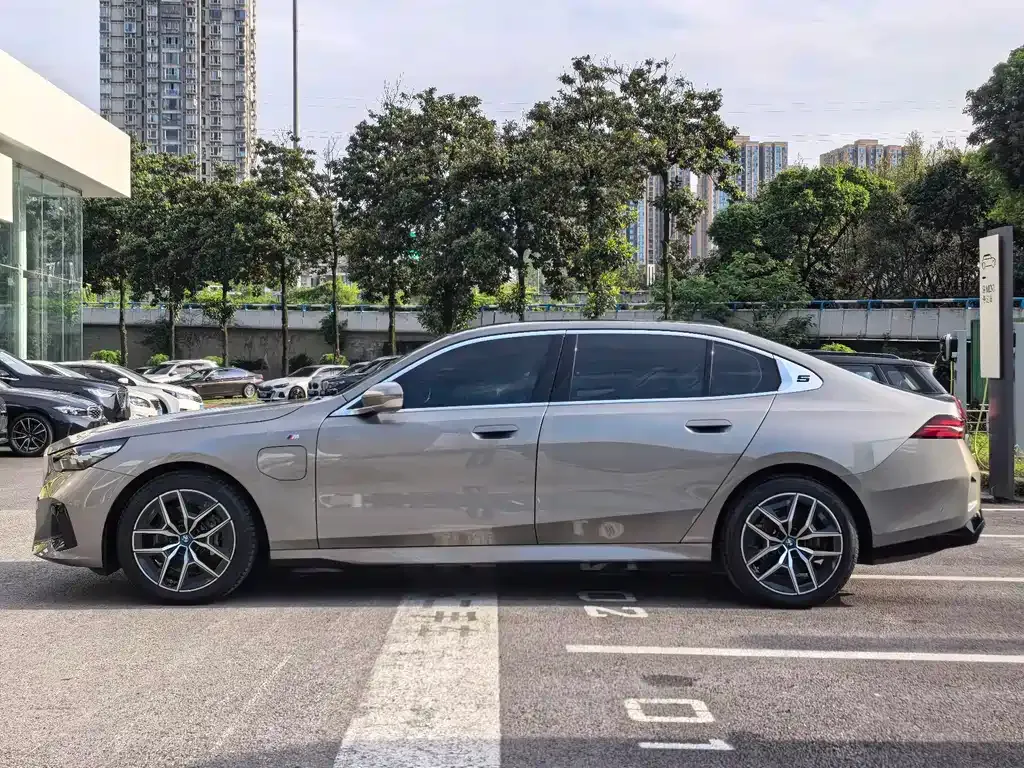 BMW i5 2024 из CN, фото 10