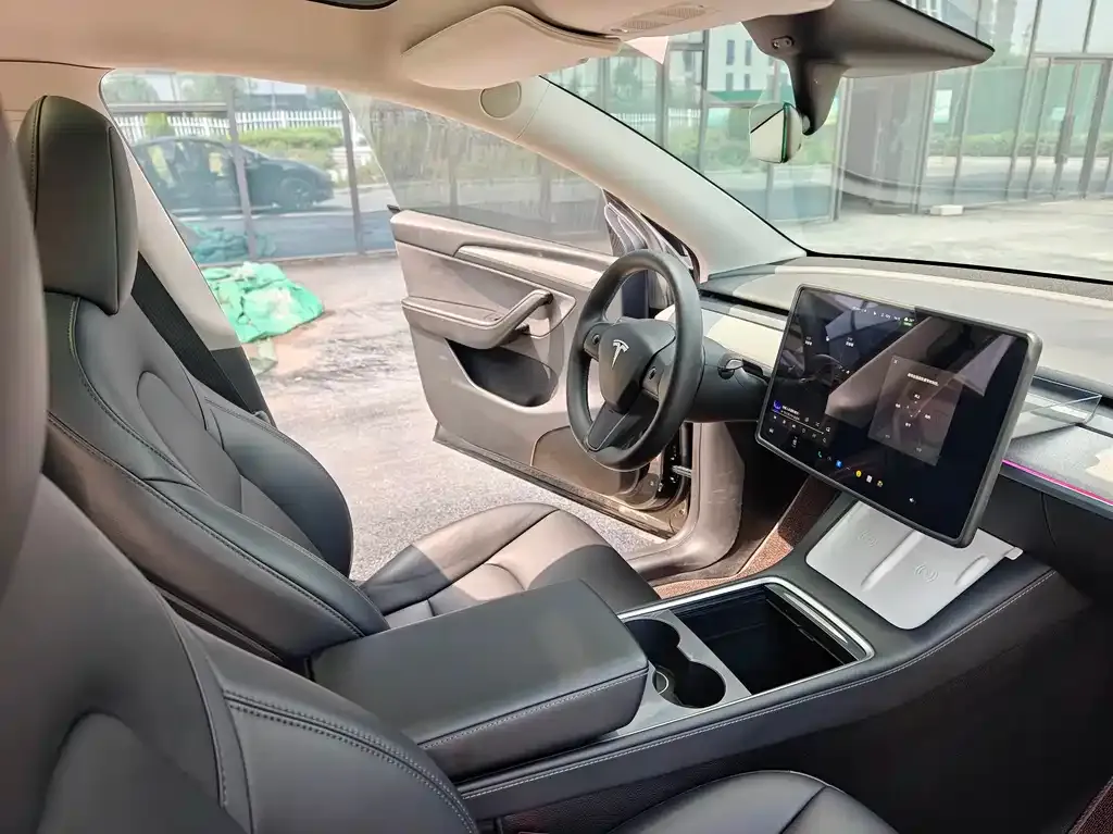 Tesla Model Y — фото 4