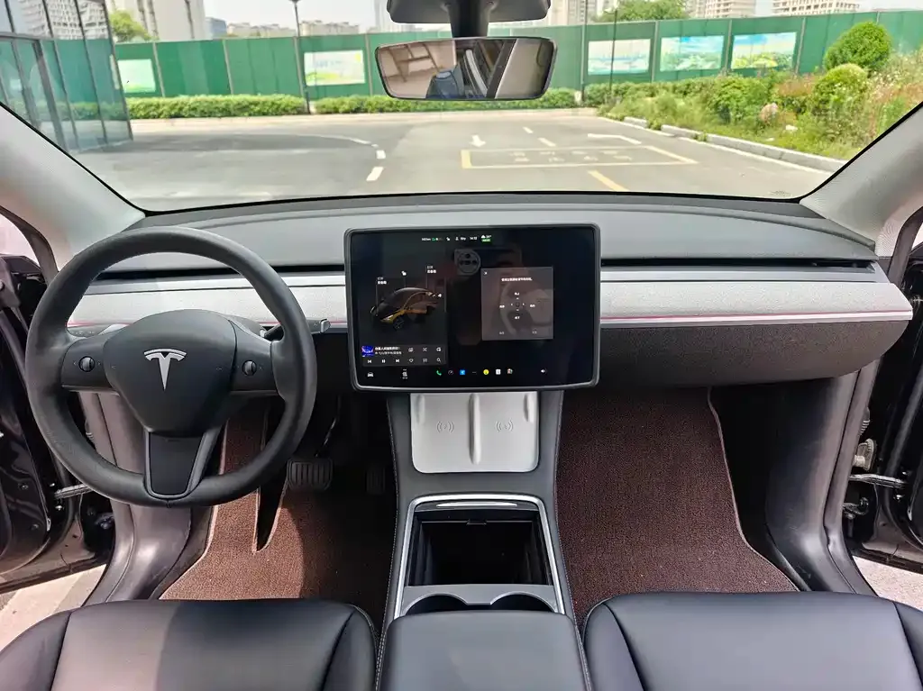 Tesla Model Y — фото 6