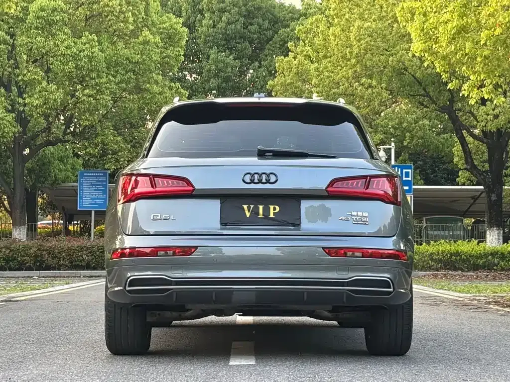 Audi Q5L — фото 7