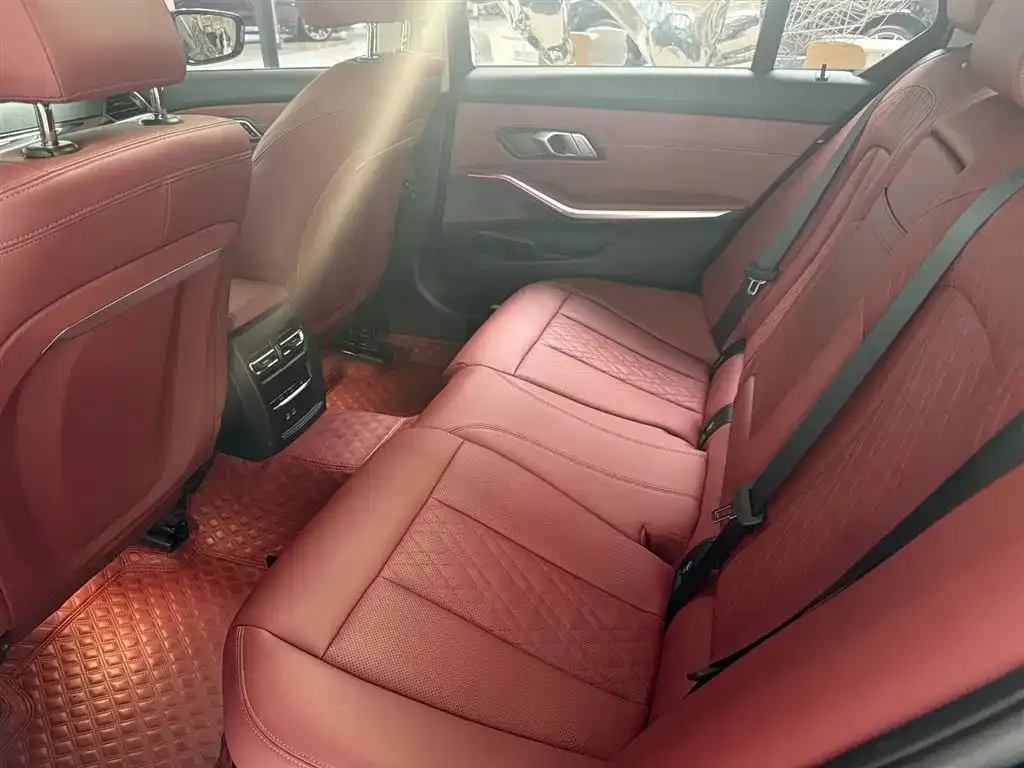 BMW 3 Series 2024 из CN, фото 8
