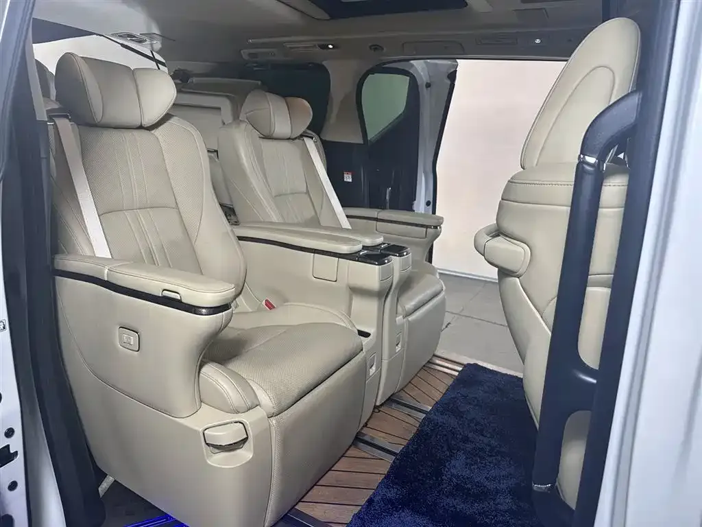 Toyota Vellfire — фото 4