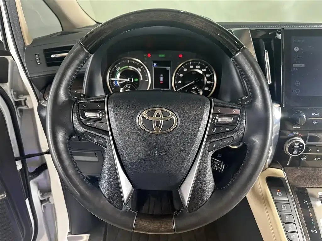 Toyota Vellfire — фото 10