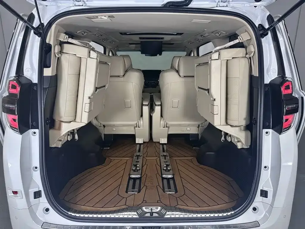 Toyota Vellfire — фото 9