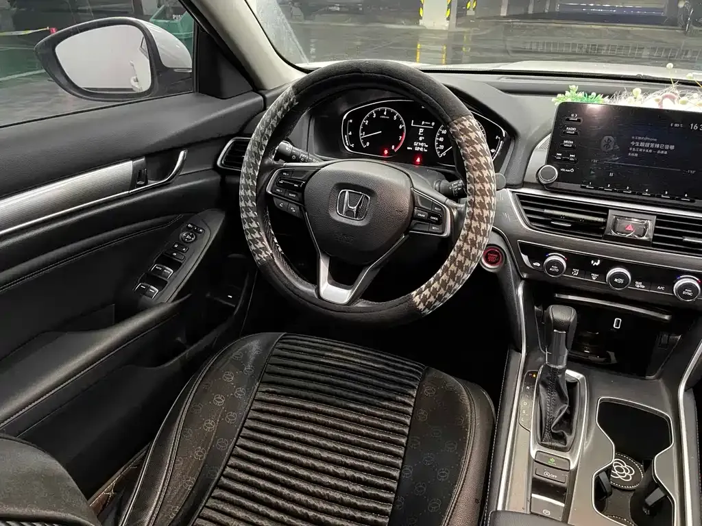 Honda Accord — фото 10