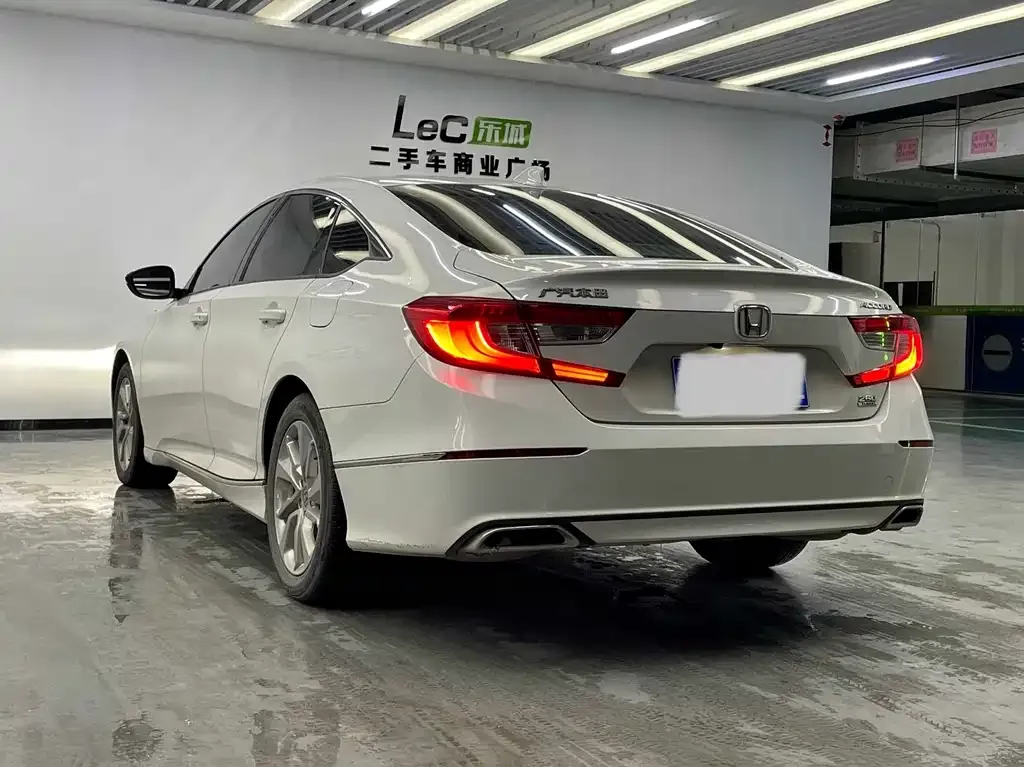 Honda Accord — фото 8