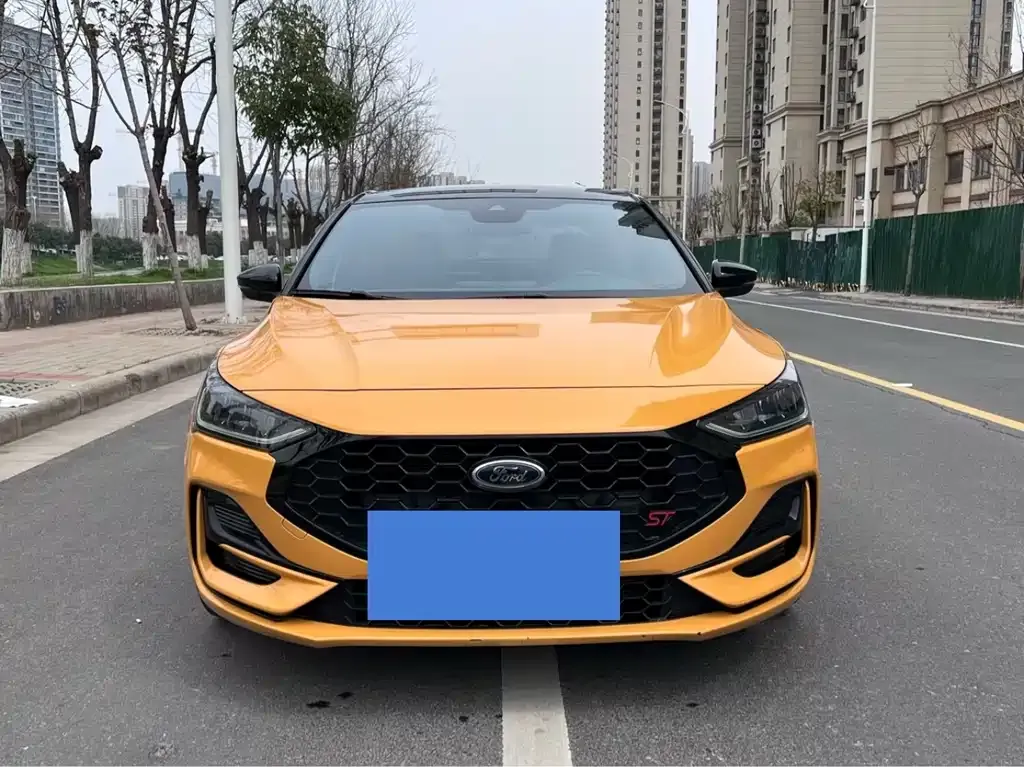 Ford Focus 2023 из CN, фото 4