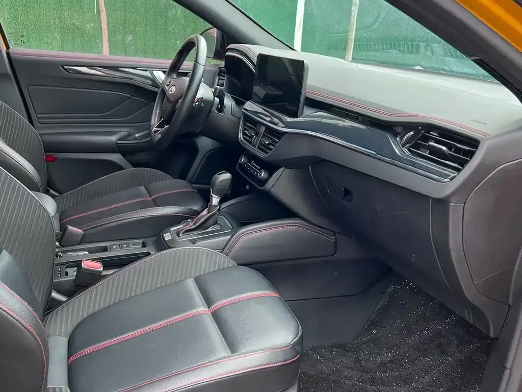 Ford Focus 2023 из CN, фото 5