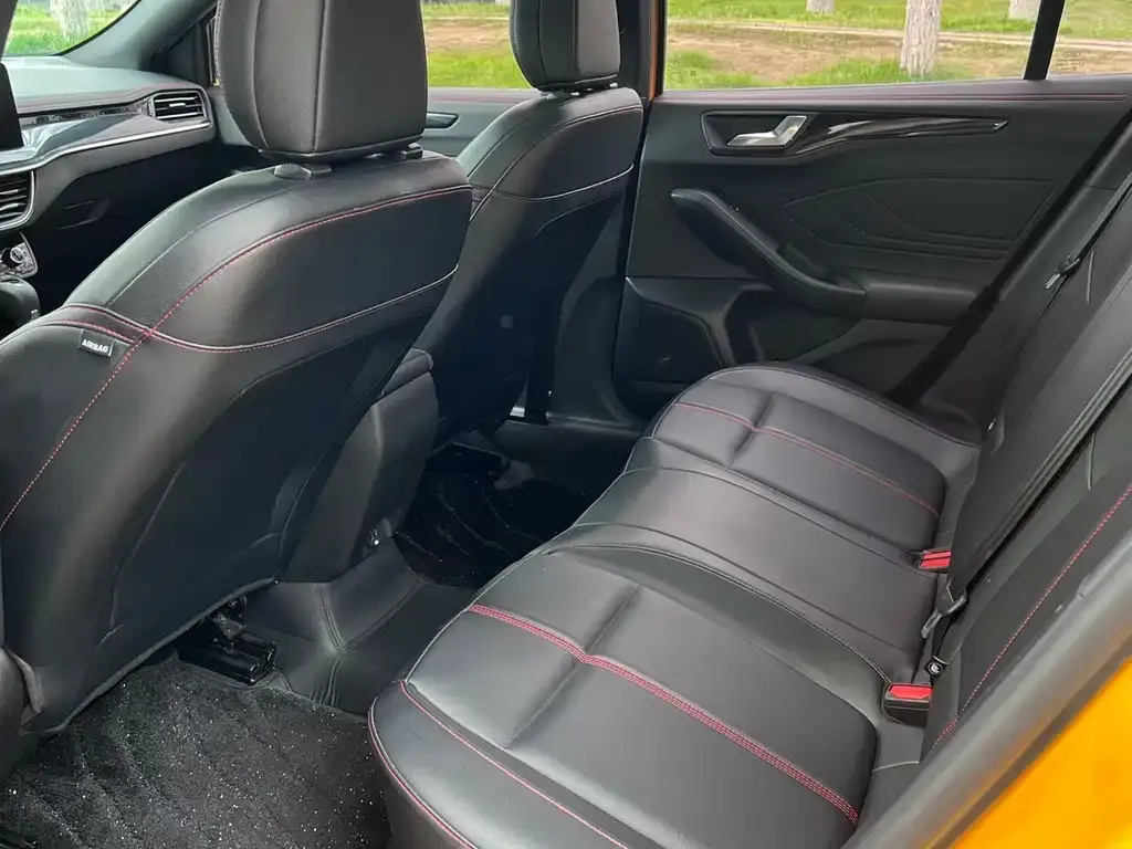Ford Focus 2023 из CN, фото 6