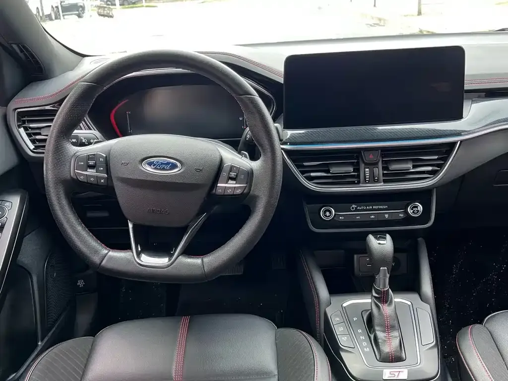 Ford Focus 2023 из CN, фото 3