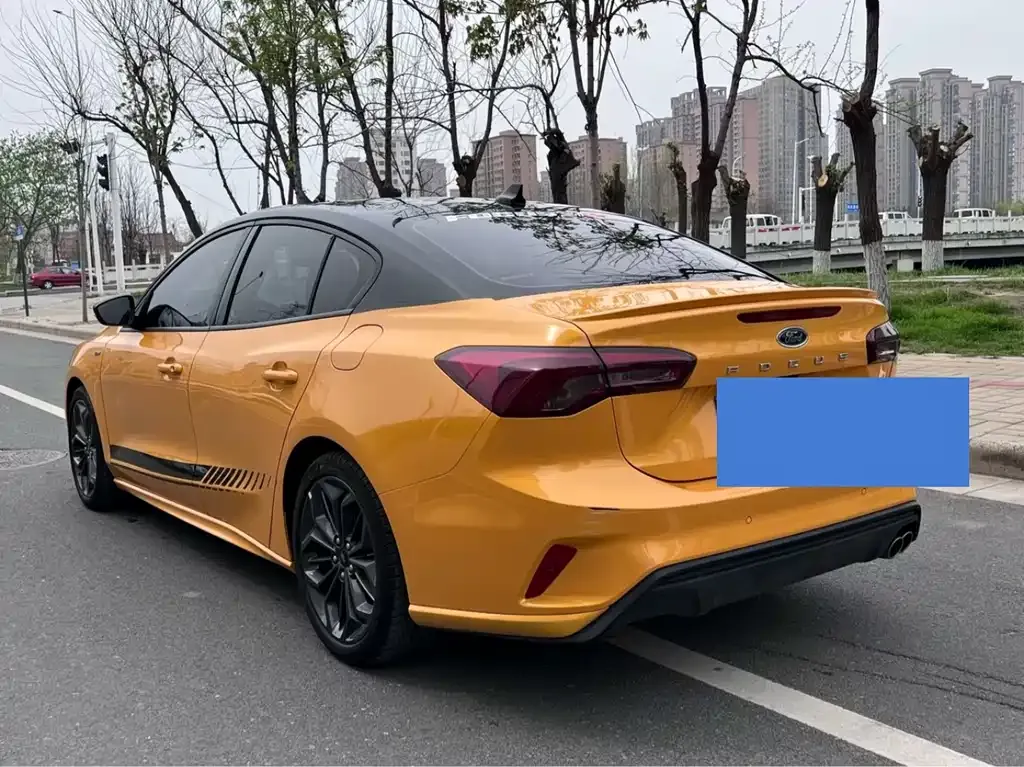 Ford Focus 2023 из CN, фото 8