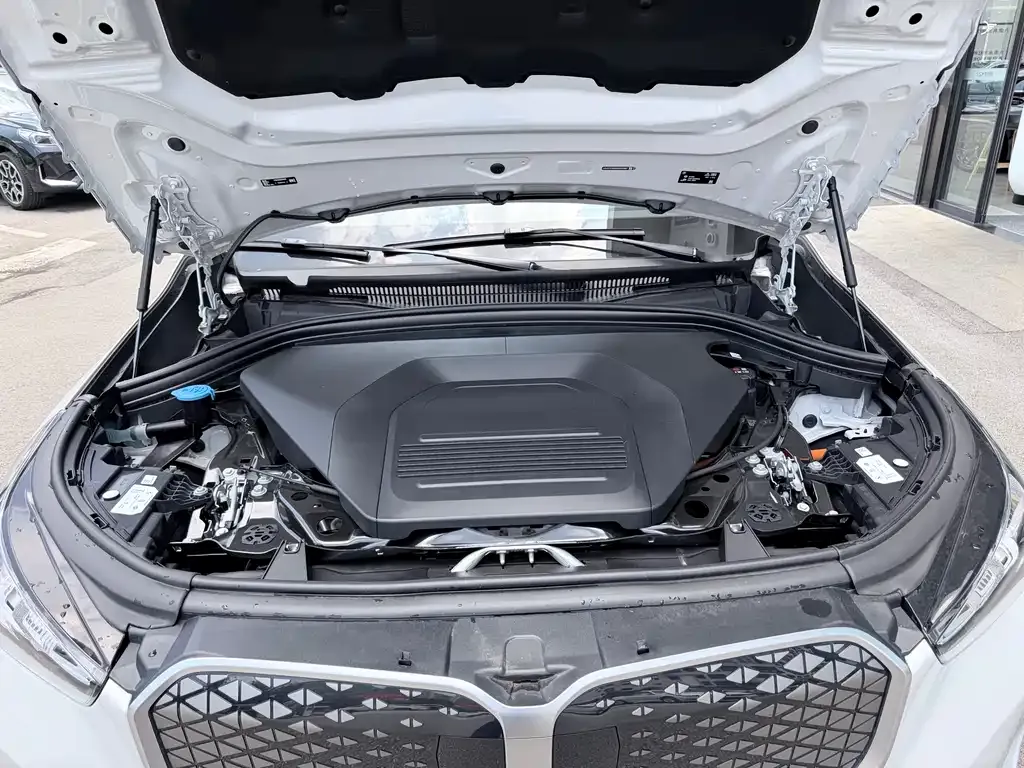 BMW iX1 2025 из CN, фото 5