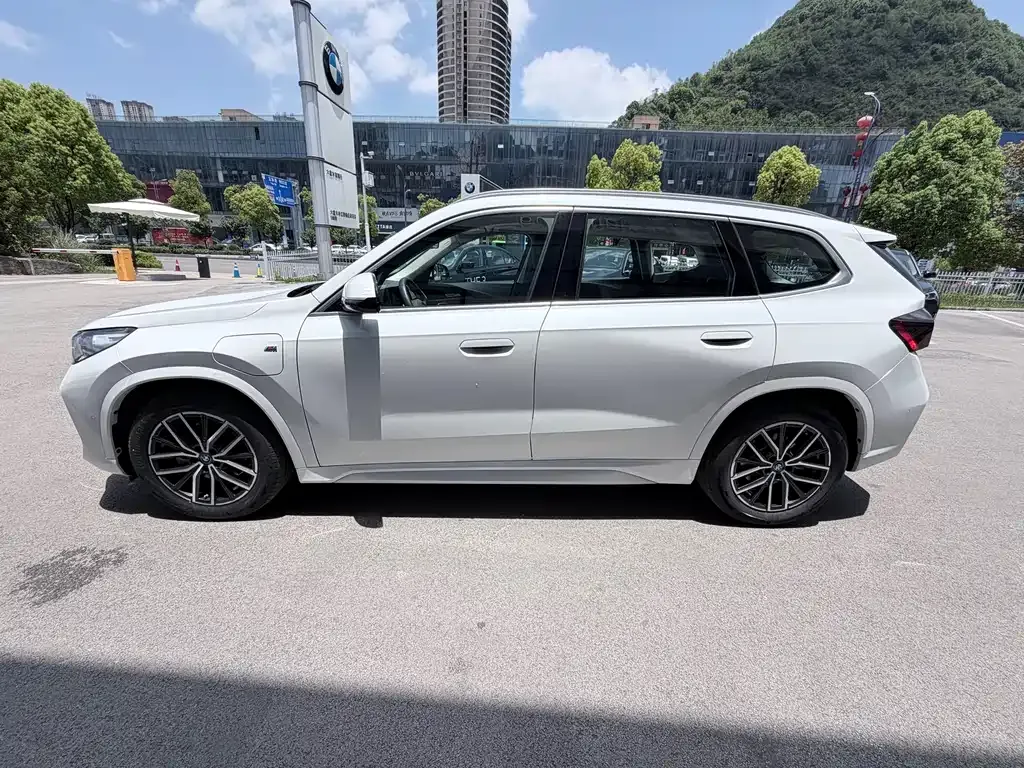 BMW iX1 2025 из CN, фото 9