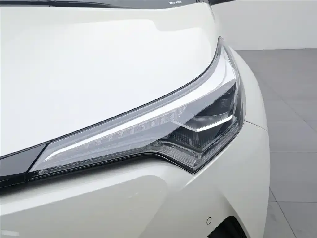 Toyota C-HR — фото 4
