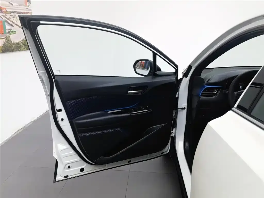 Toyota C-HR — фото 7
