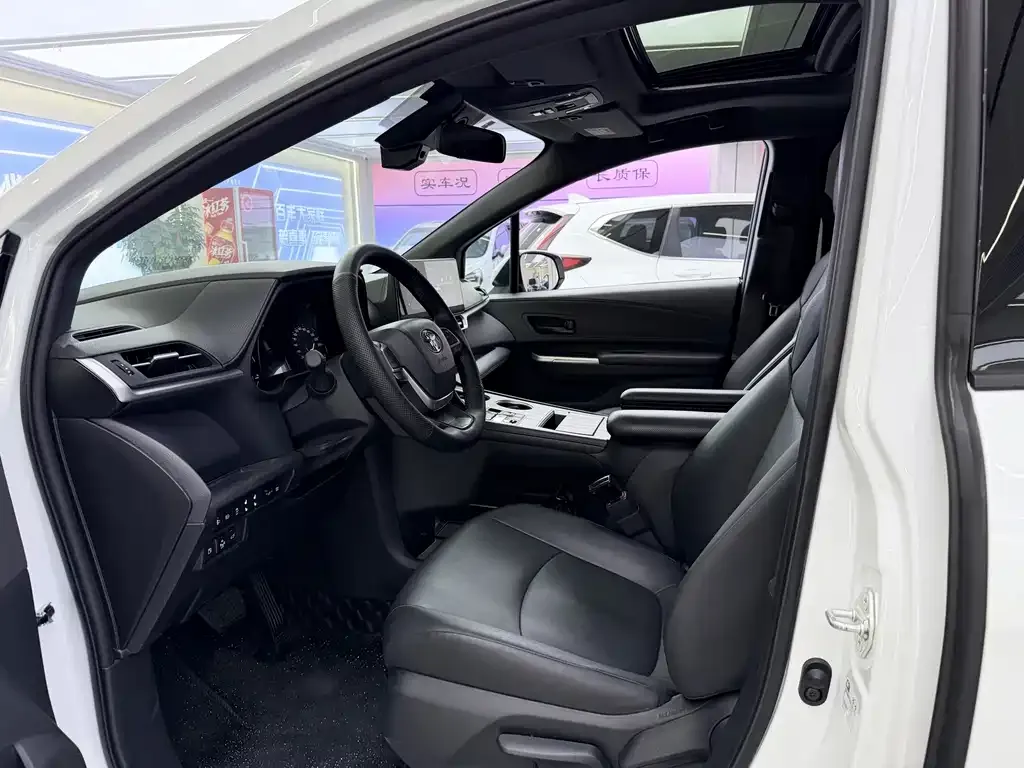 Toyota Granvia — фото 9
