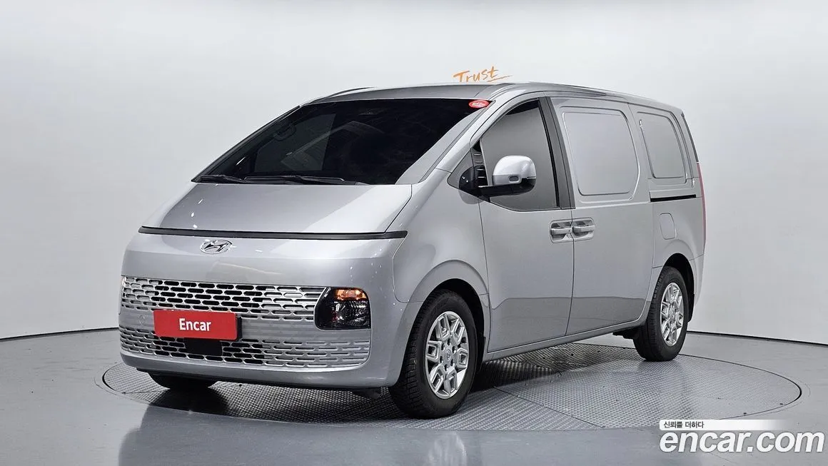 Hyundai Staria — фото 1