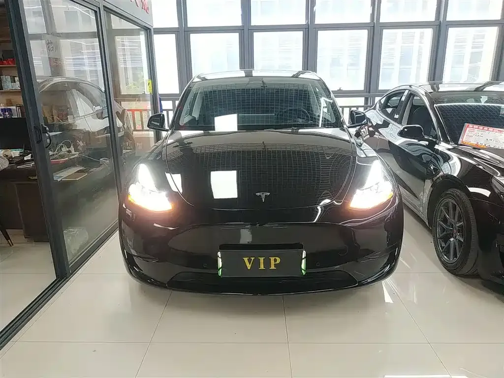 Tesla Model Y — фото 7