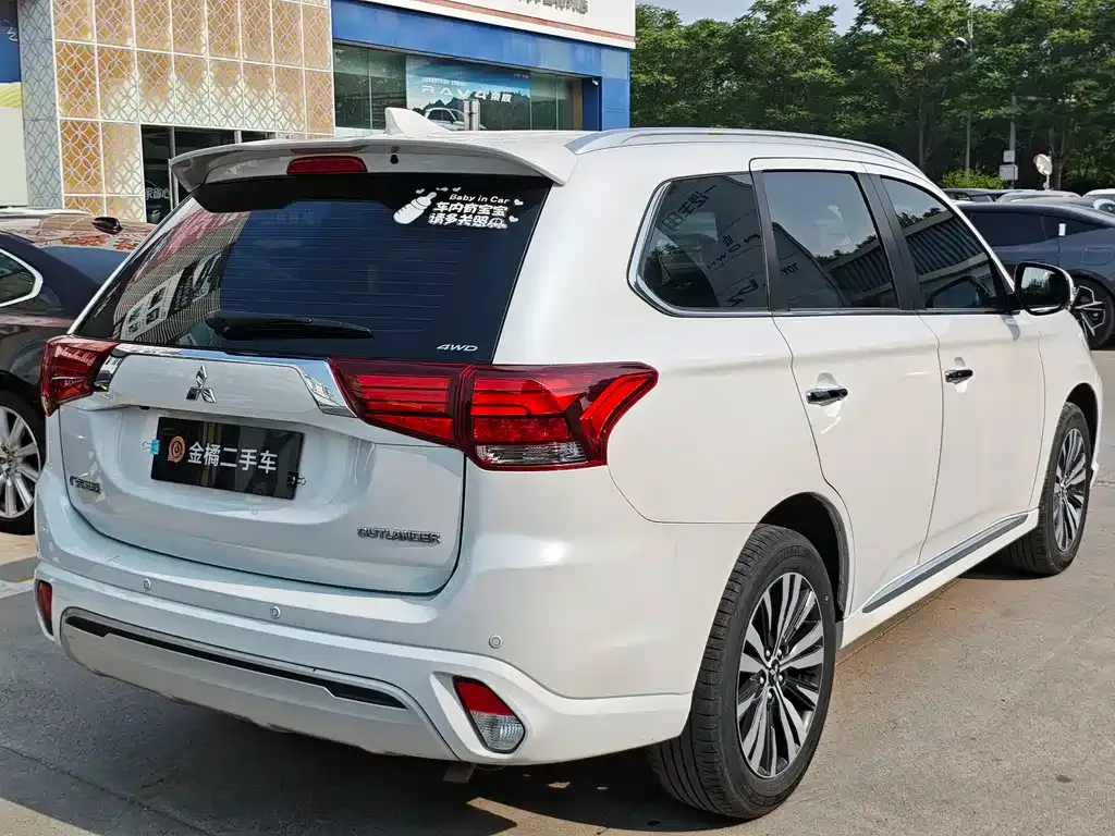 Mitsubishi Outlander — фото 2
