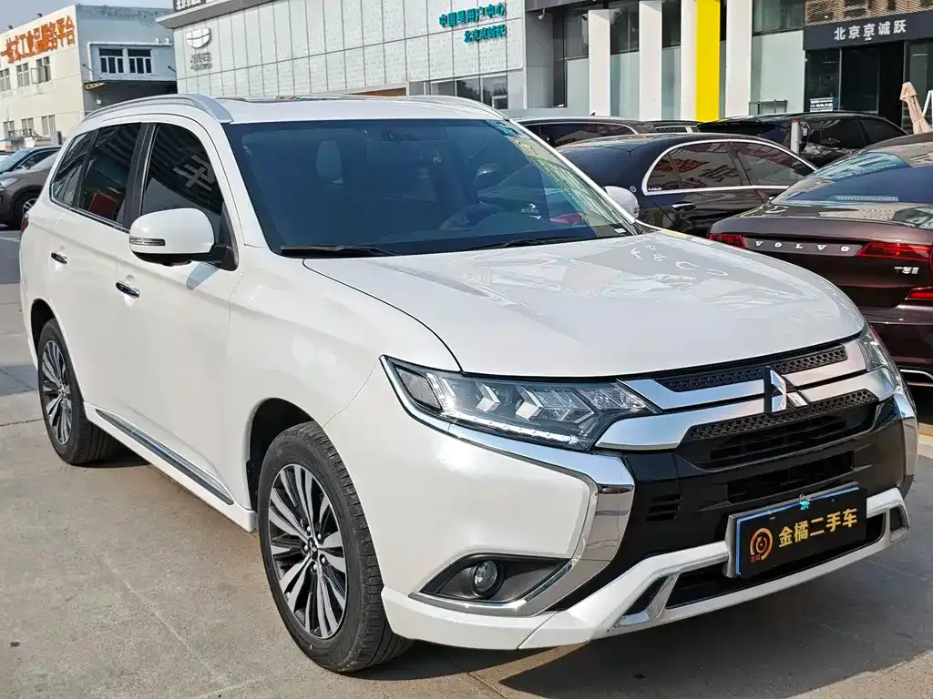 Mitsubishi Outlander — фото 7