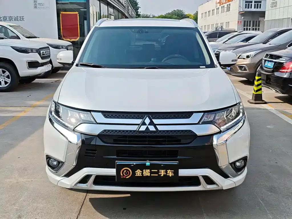 Mitsubishi Outlander — фото 9