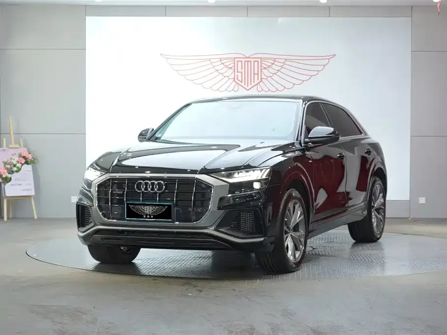 Audi Q8 — фото 1