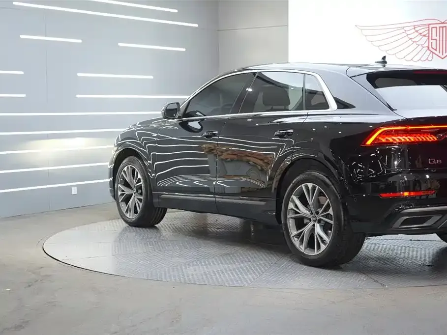 Audi Q8 — фото 10