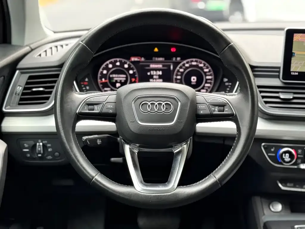 Audi Q5L — фото 3
