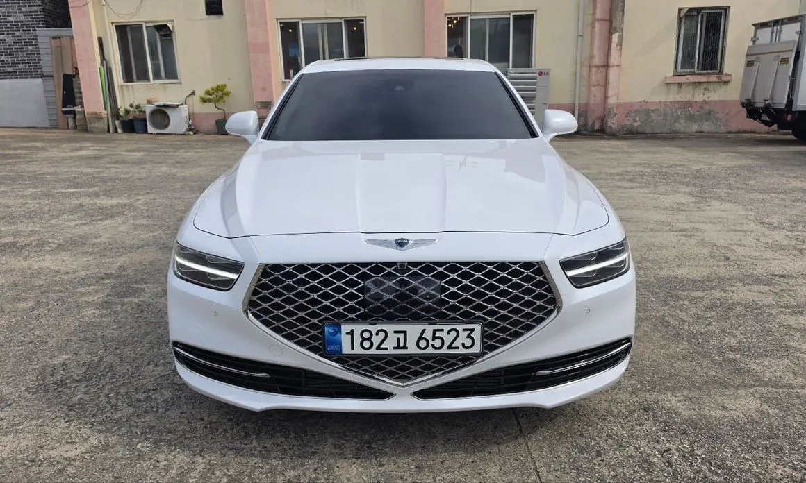 Genesis G90