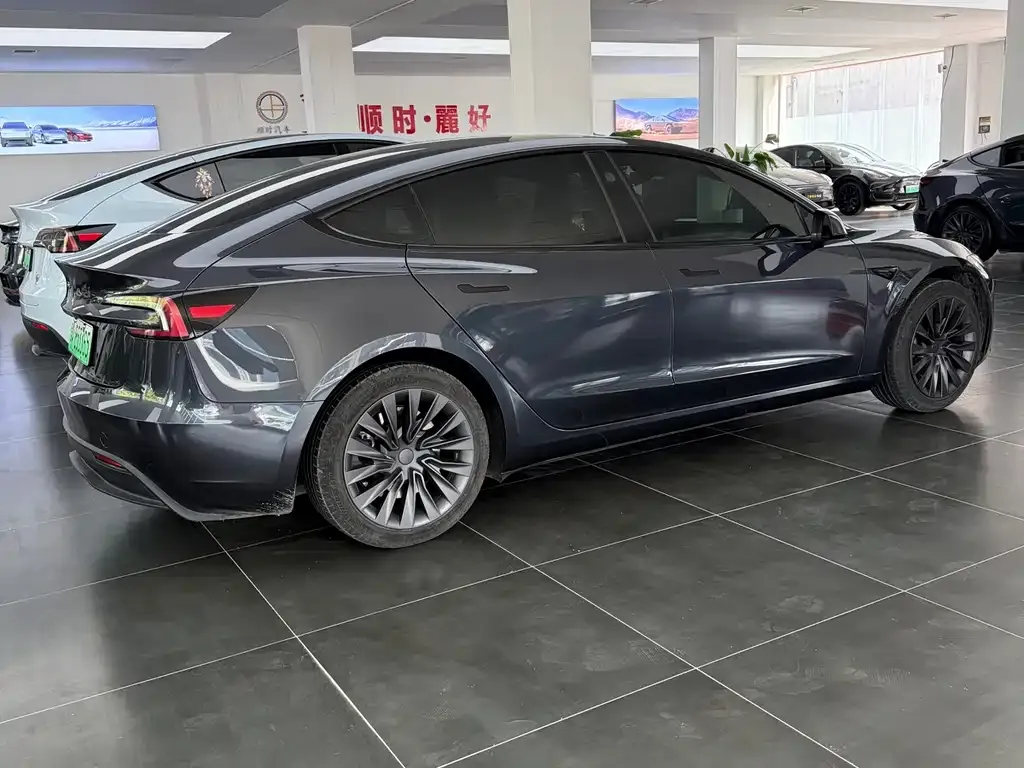 Tesla Model 3 — фото 2