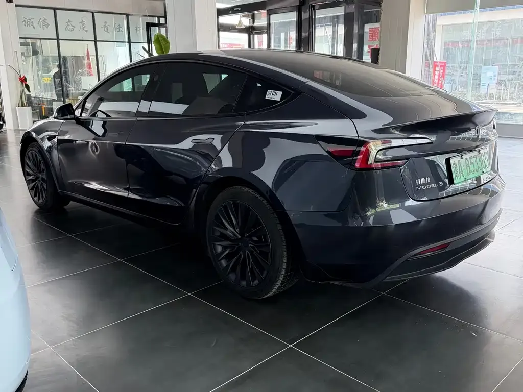 Tesla Model 3 — фото 5