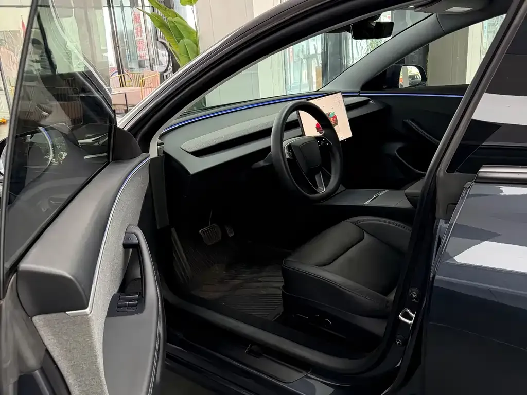 Tesla Model 3 — фото 6