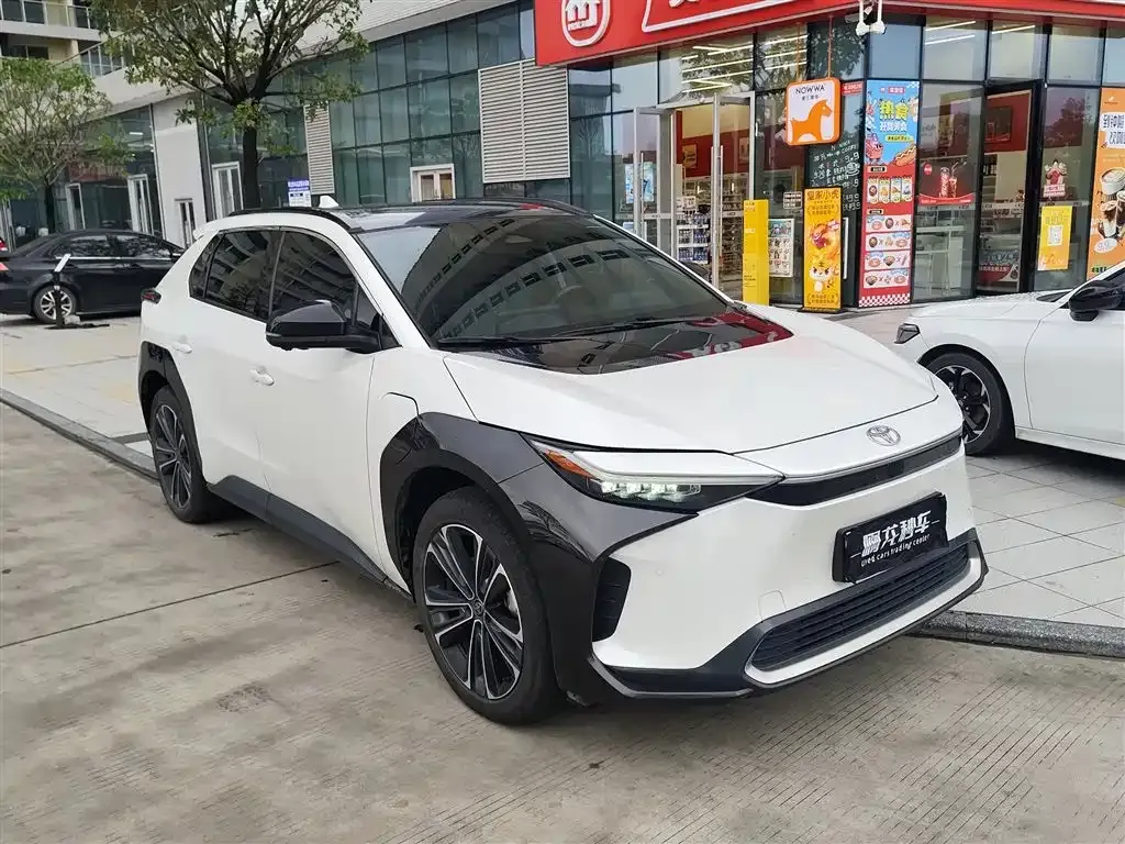 Toyota bZ4X 2023 из CN, фото 9
