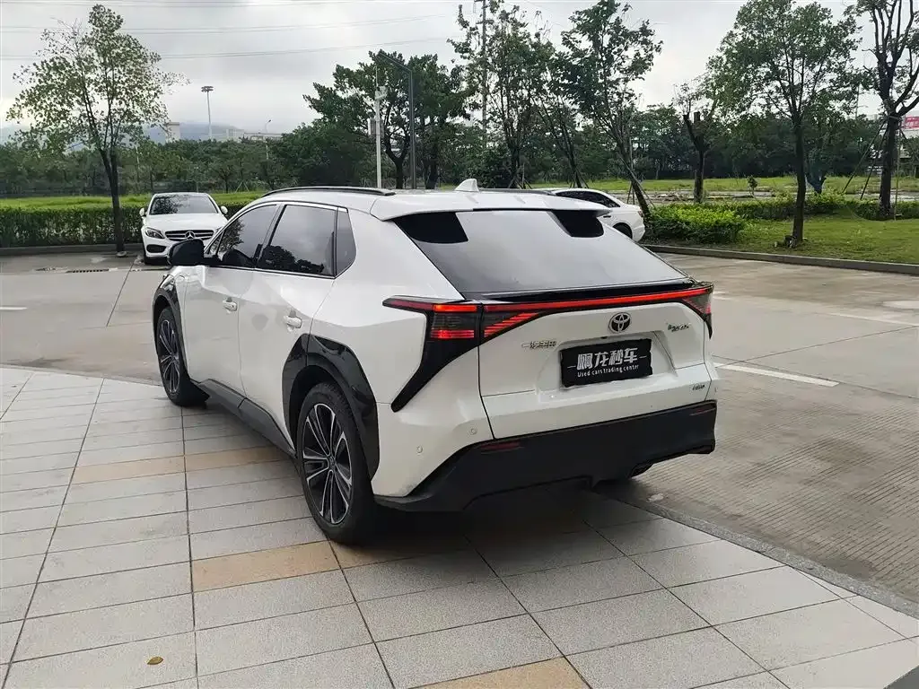 Toyota bZ4X 2023 из CN, фото 10