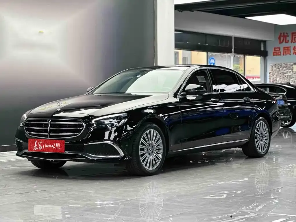 Mercedes-Benz E-Class — фото 1