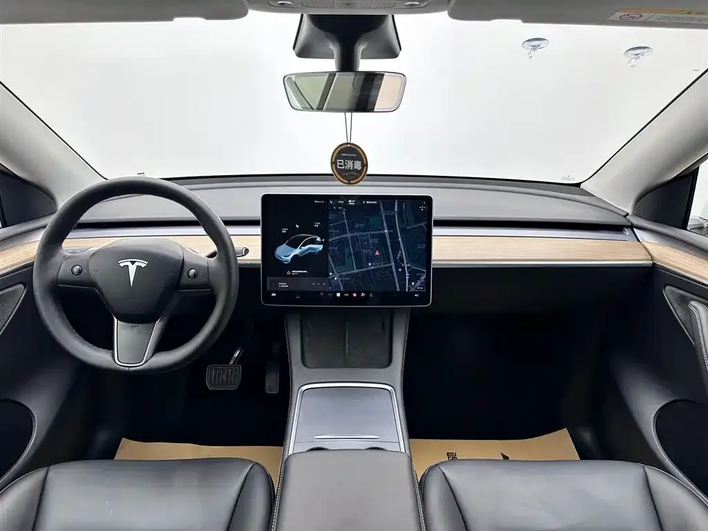 Tesla Model Y — фото 7