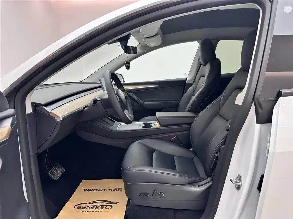 Tesla Model Y — фото 9