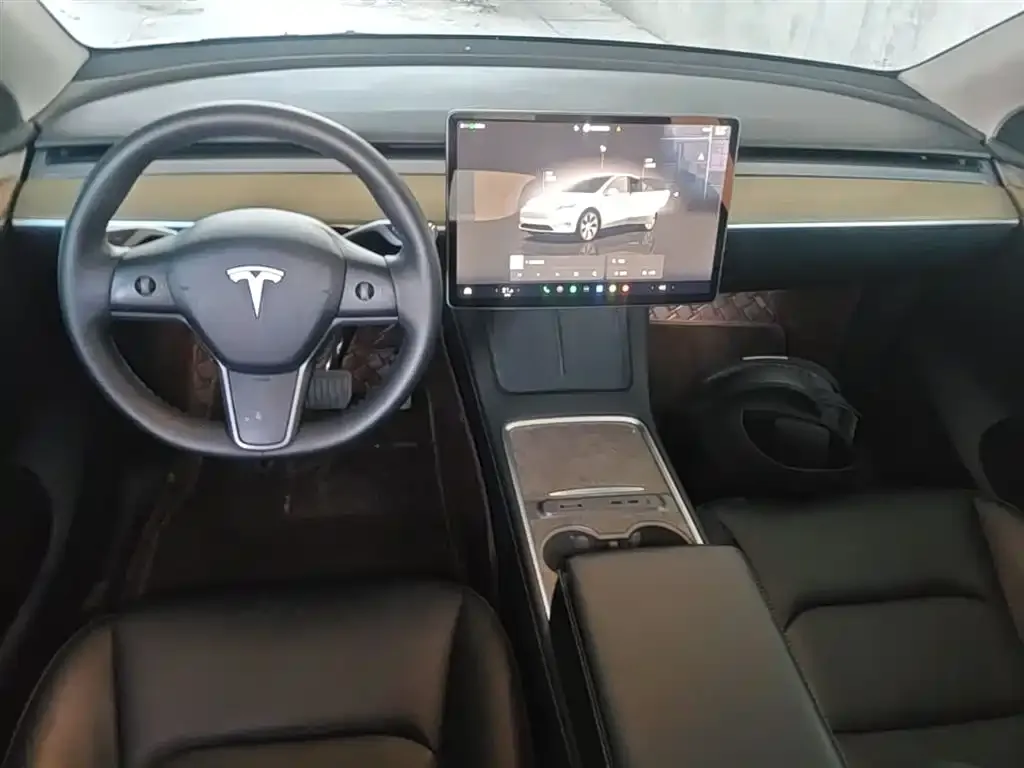 Tesla Model Y — фото 3